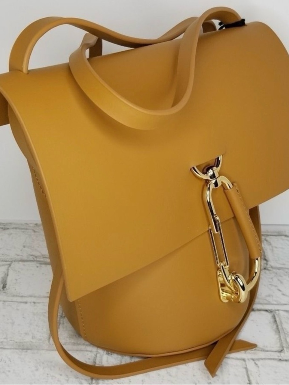 Zac Posen mini tan bucket crossbody leather pur…